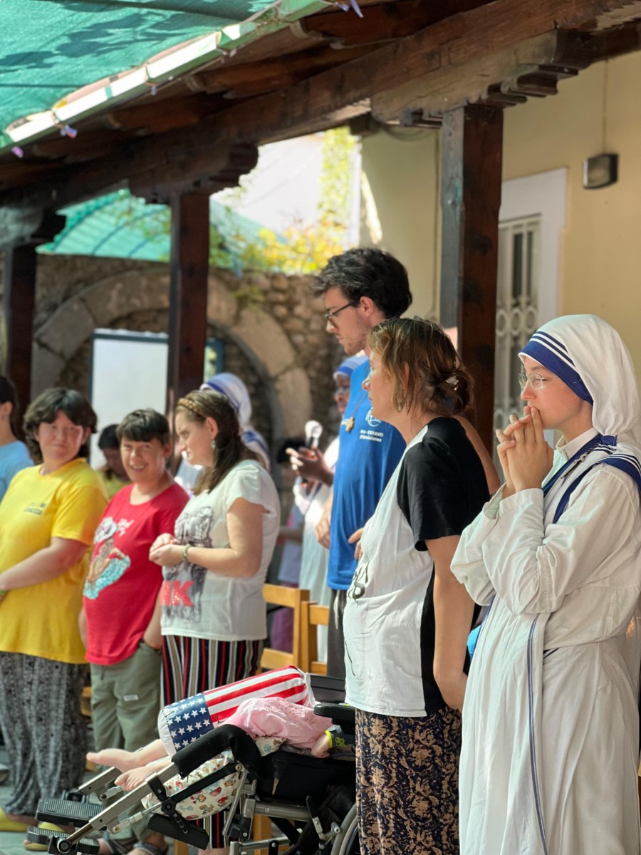 Dove la Gioia Incontra la Povertà: Testimonianze dal Cuore delle Missionarie della Carità