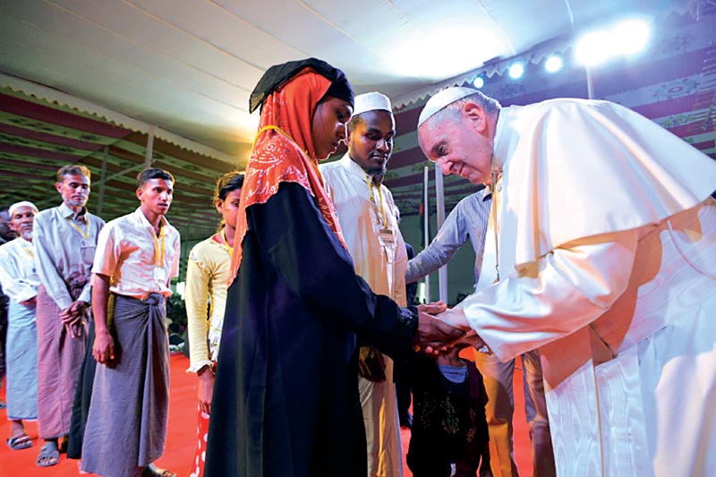 ca Papa incontra i Rohingya profughi dal Myanmar
