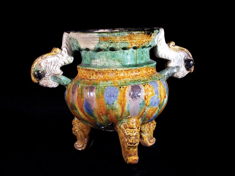 p.7 Museo darte cinese   Vaso in terracotta mingqi con tre piedi a forma di drago