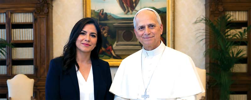 p.6 Maria Montserrat Alvaredo e papa Leone XIV