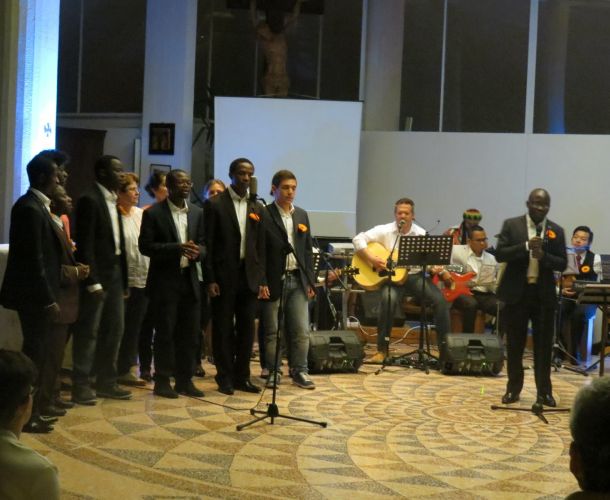 IL RECITAL: "CREDERE CI MANDA"